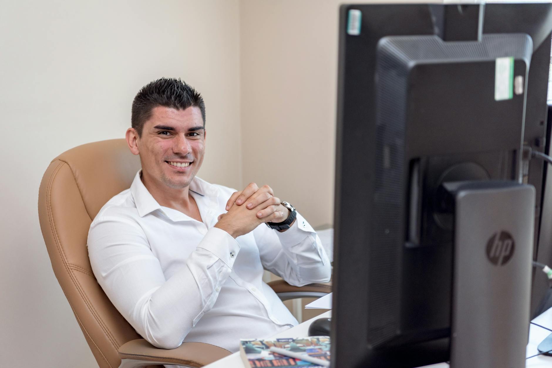 Portret profesional corporate fotografiat de Marius Dinu